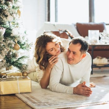 Idei de cadouri de Crăciun pentru el, iubitul tău: ce dar să-i faci pentru sărbători deosebite idei cadouri de craciun pentru iubit