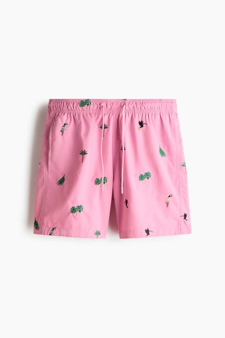Pantaloni scurti cu lungime medie